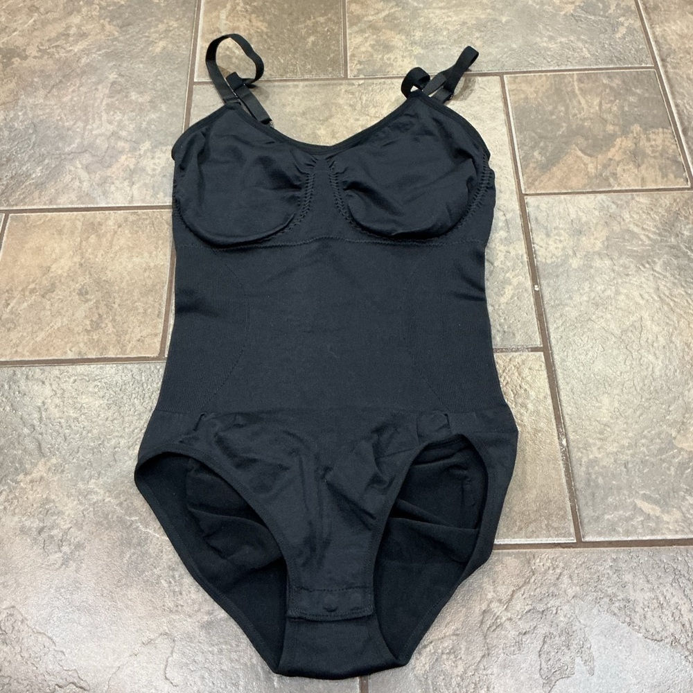 💰Make an offer, bundle and save💰 Black bodysuit body shaper
